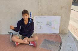 Emiliano premia Potito di Stornarella, piccolo eroe contro i cambiamenti climatici, con il "Radice di Puglia"