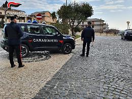 Insulta e picchia i genitori e la moglie, arrestato un pregiudicato di Pietramontecorvino
