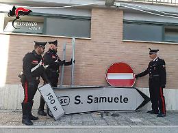 Tenta di portare via il segnale stradale per "San Samuele", arrestato 44enne pregiudicato di Cerignola