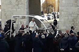 Il Papa è a Bari per chiudere il sinodo dei vescovi del Mediterraneo