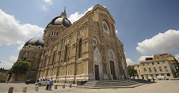 Armati di pistola, rapinano il parroco della cattedrale di Cerignola