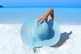 Coronavirus, uno su tre rinuncerebbe alle vacanze estive: soprattutto in Puglia, meno in Basilicata e Molise