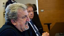 Emiliano requisisce macchinari prodotti in Puglia e destinati al Veneto per la diagnosi veloce del Coronavirus