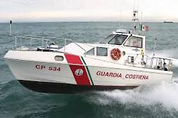 Maratea, la Guardia costiera salva una tartaruga marina dai pescatori di frodo