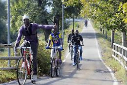 Da Emiliano 50 mila euro per le biciclette ai lavoratori immigrati stagionali