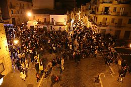 Movida "libera tutti" (ma anche affollati festini in casa) a Foggia, Matera e Potenza. Dal Viminale ai giovani: «Fase pericolosa»