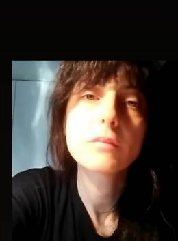 Il racconto sospeso dell’attrice Monica Palese: Oltre la quarantena è un viaggio di scoperta di storie condivise grazie ai testi inviati via social da persone da ogni parte d’Italia