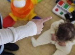 Schiaffi, colpi sulla testa e insulti ai bambini: sotto inchiesta quattro maestre di asilo a Carapelle