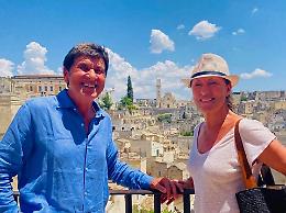 Anche Gianni Morandi sceglie la Basilicata. Il cantante in visita alla città dei Sassi
