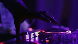 Serata disco con 800 persone a Borgo Cervaro, la Polizia interrompe le danze denunciando il titolare del locale