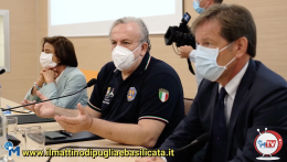 Emiliano recluta le forze dell'ordine contro il Coronavirus in Puglia: «In autunno ci aspettiamo una seconda ondata»