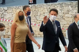Conte al gioco delle cene: «Insieme a Crimi e Zingaretti, abbiamo da parlare delle elezioni regionali»