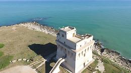 Sposini della Repubblica Ceca in luna di miele sul Gargano derubati di tutto, persino dei vestiti, a Torre Mileto