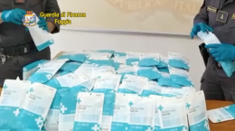 Colpo grosso della GdF di Foggia contro la fornitura irregolare di 45mila mascherine: denunciati sette imprenditori