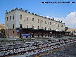 Incendio a Rocchetta Sant'Antonio di un caricatore ferroviario per la manutenzione della linea Potenza-Foggia