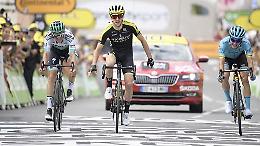 Il Coronavirus pedala anche al Giro d'Italia: contagiato il capitano Simon Yates, non ci sarà nella tappa da Giovinazzo a Vieste
