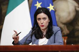 Scuola, Azzolina bacchetta Emiliano: «Ritiri o corregga l'ordinanza, non ha neppure speso tutti i soldi che abbiamo dato»