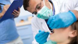 Vaccino anti Covid, la protesta dei dentisti pugliesi per non essere tra le categorie prioritarie