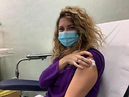 Emiliano accelera sul fronte vaccinale, partono le terze dosi per tutti gli operatori scolastici della Puglia