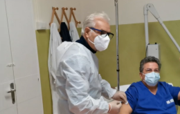 Vaccine day a Policoro: prima dose simbolicamente somministrata dall'assessore Leone