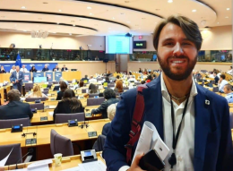 Furore dei 5 Stelle a Bruxelles: «No allo scippo dei fondi per l'agricoltura del Sud»