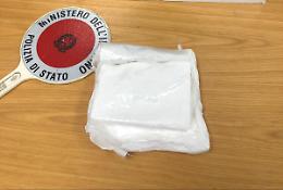 In auto con 10mila euro e 50 grammi di cocaina, arrestato 54enne di Foggia