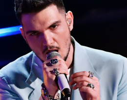 Chi è Pia Lauri Capri, la stilista che ha scelto di vestire l'anima gentile di Luca a Sanremo