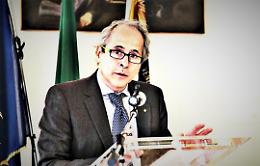 La ricetta anticovid dell'esperto di zanzare Crisanti: «Usate il bancomat»
