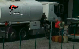 Sull'asse Campania-Puglia clan mafiosi casalesi (i Diana) e tarantini (i Cicala) hanno scoperto «una vera e propria miniera d'oro nero»: 37 arresti 
