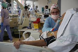 Coronavirus, terapie intensive oltre la soglia critica in Puglia