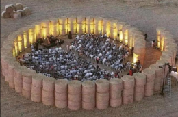 Un teatro rurale all'aperto realizzato con balle di fieno: l'idea geniale di Roseto Valfortore