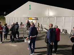 Il "vaccine party" di Bardi in Basilicata è un flop: solo un terzo le dosi inoculate all'"Astranight" di Matera
