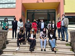 Sul Comune di Isernia svetta la bandiera della Croce Rossa Italiana