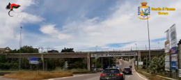 Mafia, a Scanzano i soldi del traffico di droga riciclati nella produzione di fragole: 18 arresti