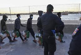 Nel giorno del debutto del Green Pass europeo, la variante Delta entra da Lampedusa