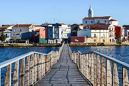 Banda di minorenni ruba in una tabaccheria di Marina Lesina, ma non sfugge a due poliziotti liberi dal servizio