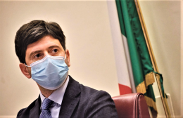 Speranza: «Il Green Pass è uno strumento per limitare le restrizioni»
