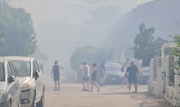 Incendi in Molise: mille sfollati a Campomarino, 40 a Guglionesi. Iorio attacca Toma: «A capo della Protezione civile, è sparito»