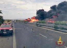 Panico sulla  Foggia - Candela per l'incidente stradale che ha fatto esplodere un'autocisterna con 40mila litri di Gpl