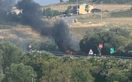 Campomarino ancora in fiamme, treni sospesi tra Pescara e Foggia