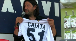 Il Potenza presenta la maglia dei cento comuni, con il simbolino della Provincia