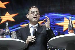 Gianni Pittella nuovo sindaco di Lauria. Il senatore dem la spunta per oltre cinquecento voti
