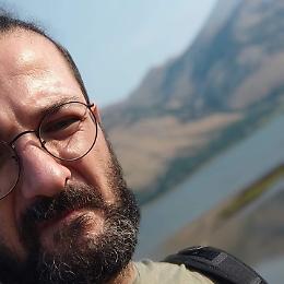 Tommaso Vitiello, un fumetto da premio sbirciando nell'alcova di Rodolfo Valentino