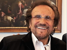 85 anni e 22milioni di dischi dopo, Toni Santagata si racconta: dall'amicizia con Charles Aznavour a Mitterand, suo grande fan