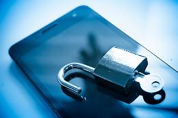 Indagine sulle app "rubadati", il Garante avverte sul pericolo del microfono sempre attivo 