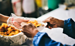 La fotografia eloquente di Confesercenti: gli italiani sono più poveri
