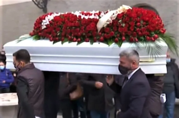 Il saluto di Montesano sulla Marcellana a Dora. La nonna: «Mia nipote anche dopo la morte aveva il volto con un'espressione serena»