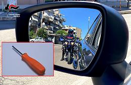 A Foggia carabiniere libero dal servizio arresta un delinquente di 15 anni alla guida di un'auto rubata