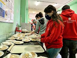 Caritas: nel 2020 il 44 per cento delle persone supportate ha fatto riferimento alla rete per la prima volta

