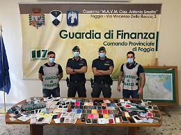 La GdF di Foggia prende di petto l'abusivismo commerciale: 46mila articoli contraffatti sequestrati, 79 persone denunciate